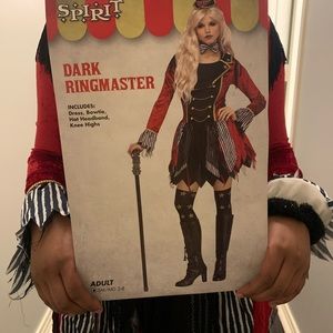 Holloween Ring master costume . Size 2 -8. Very fun . Bow tie not included